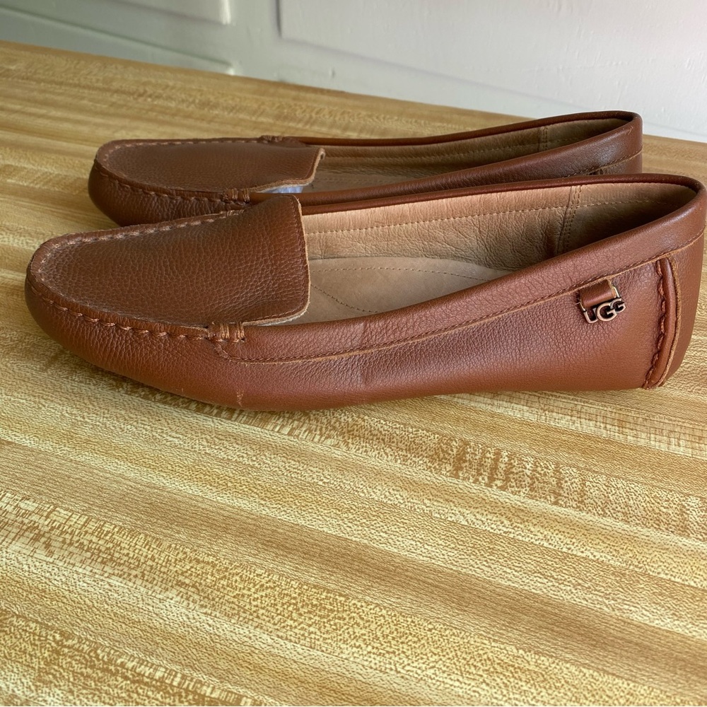 UGG Women's Chestnut Brown Leather Slip-On Driving Moccasins EUC Fall Closet 10